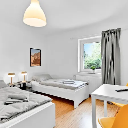 Bege Professional Quarters דירה