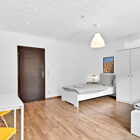 Bege Professional Quarters *